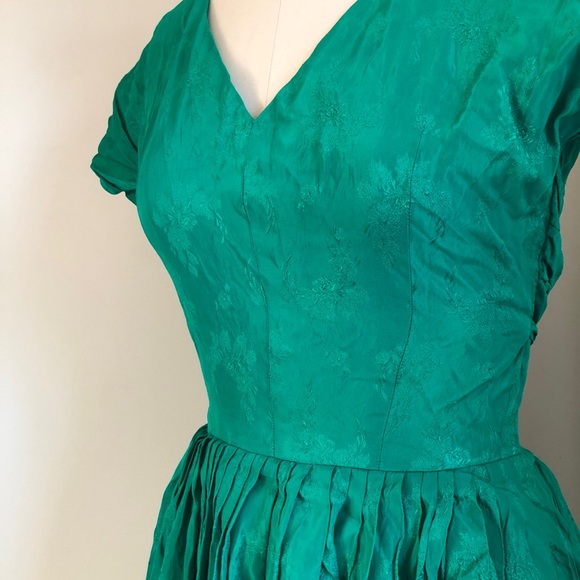 Vintage 1950s Hand Sewn Emerald Green Dress - Picture 5 of 8